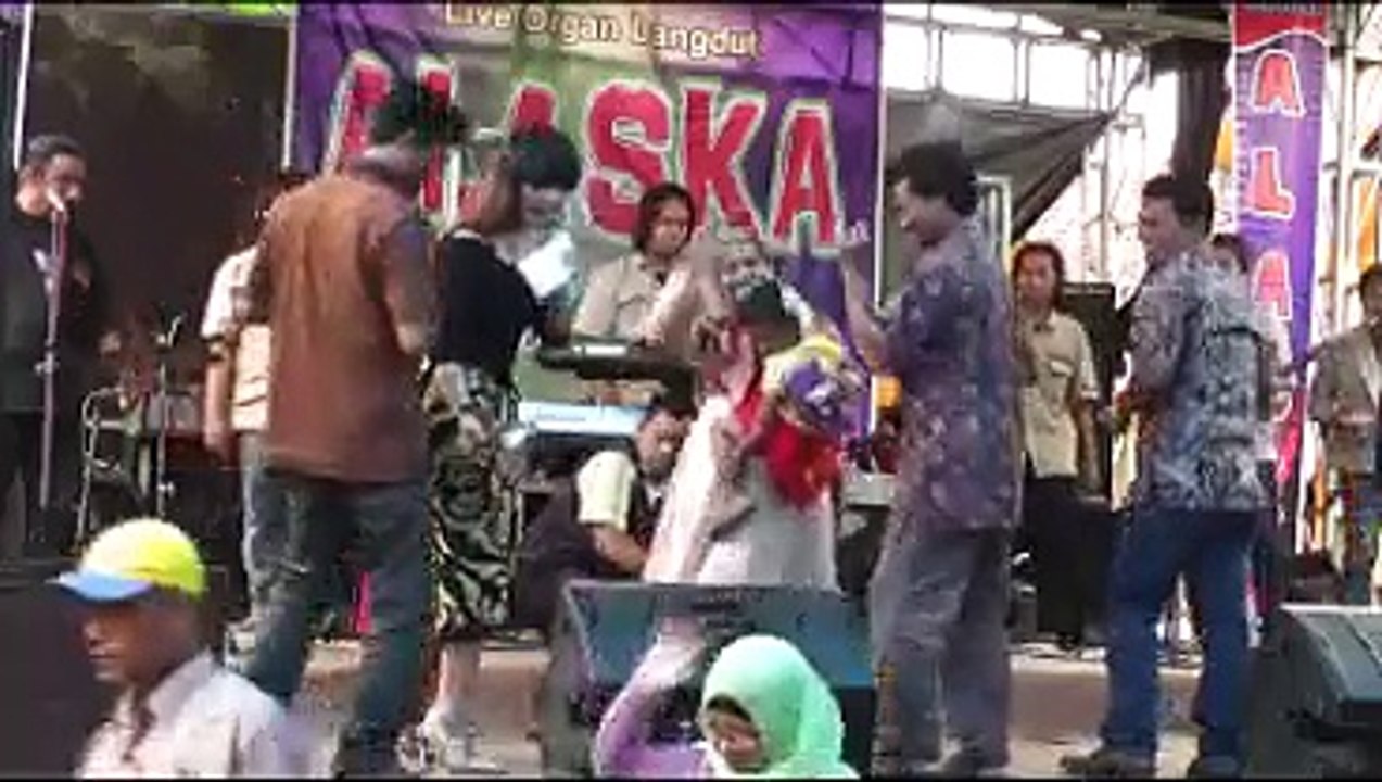 HIBURAN DANGDUT HEBOH