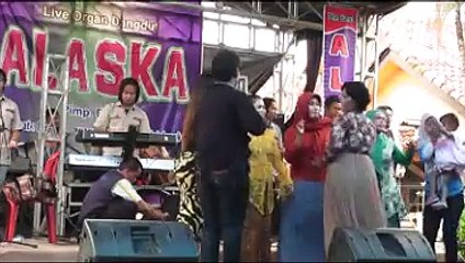 HIBURAN DANGDUT LANANG SEJAGAT