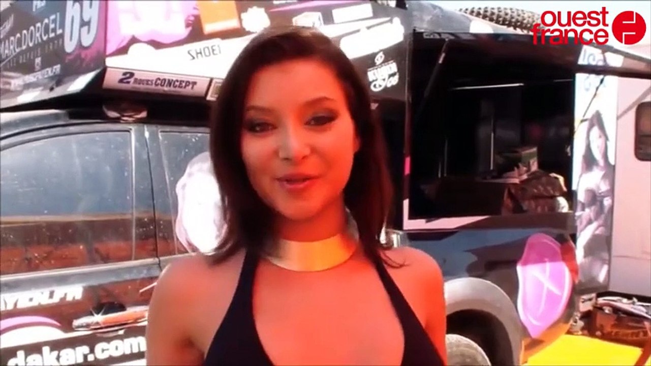 Dakar. Lactrice Anna Polina sur le bivouac