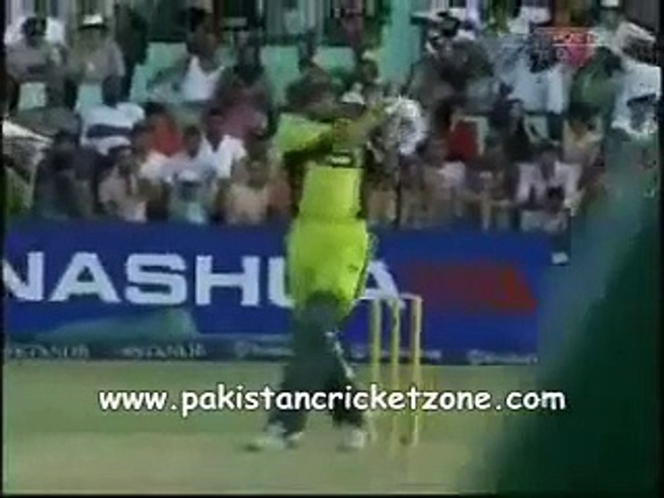 Shahid Afridi 77 off 35   mart Devil  flv