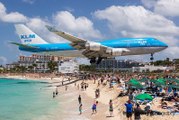 Amazing Plane landing and take-off footage at Maho Beach St Maarten (1)