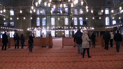 Turistik Camilerde Cami Rehberleri İslamı Anlatıyor