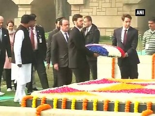 Hollande pays tribute to Mahatma Gandhi at Rajghat