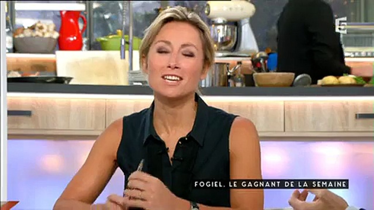 Anne-Sophie Lapix adresse une pique à Yves Calvi sans le nommer dans "C à vous" - Regardez