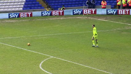 Dégagement, déviation et reprise de volée... Simple le foot!