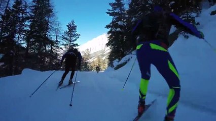Une descente de ski avec l'équipe de France de biathlon en caméra embarquée