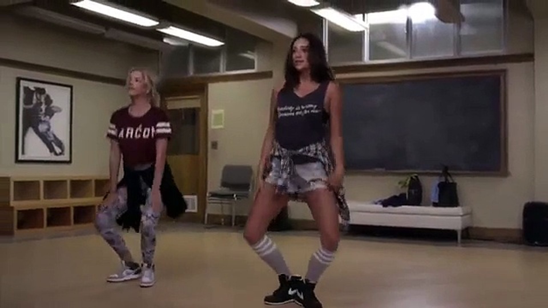 Pretty Little Liars - 5x20 | Clip: Emily and Hanna\'s Dance - video  Dailymotion