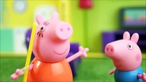 Pig George da Família Peppa Pig com medo de pegar catapora da Peppa! Em Portugues KidsToys