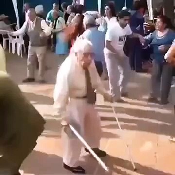 Тот момент, когда услышал свою любимую песню !!!