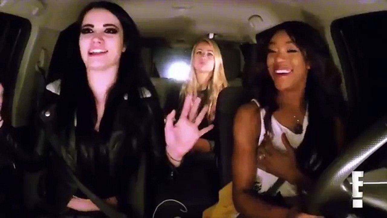 Total Divas Season 4, Episode 4 Clip: Paige tri...