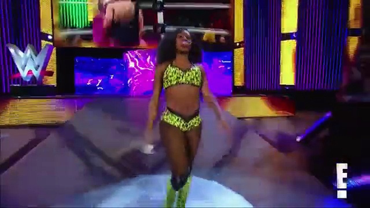 Total Divas Season 4, Episode 7 Clip: The Divas discuss Eva Marie\'s in-ring progress