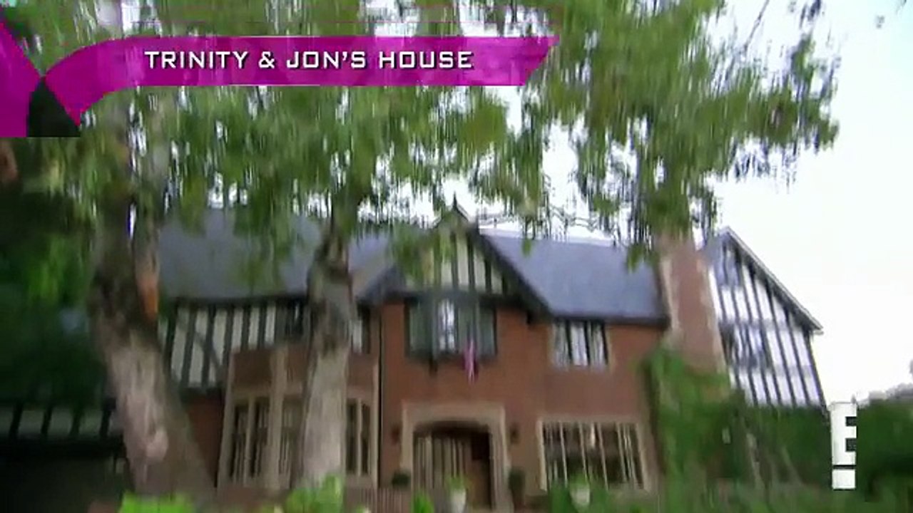 Total Divas Season 4, Episode 6 Clip: Naomi works on her heel persona