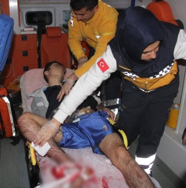 Polis, Kendilerine Bomba Atan Genci Hastaneye Yetiştirdi