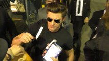 (VIDEO) Zac Efron Greets Fans Outside Jimmy Kimmel Live