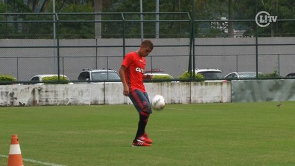 Cuéllar chega ao Flamengo mostrando habilidade no controle de bola