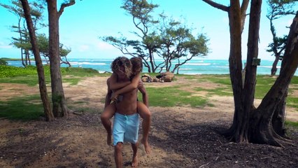 Jay Alvarrez torna alle Hawaii con un video mozzafiato
