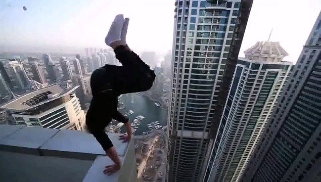 Flexiones en equilibrio en rascacielos de Dubai
