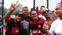 Nos braços da Nação! Novo reforço do Flamengo é recebido por torcedores