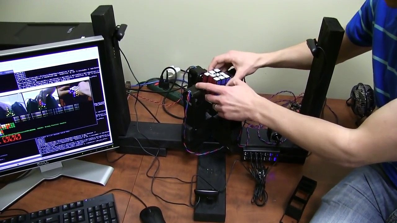 Record: Ce robot résout un rubik’s cube en moin...