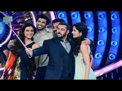 Salman Khan & Katrina Kaif Takes SELFIE @ Bigg Boss 9 Double Trouble Grand Finale