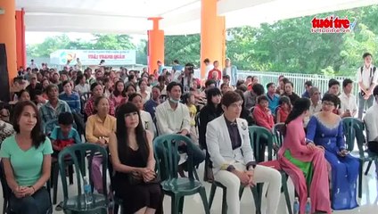 Tặng quà Tết cho 200 gia đình nghèo bị ảnh hưởng bởi HIV