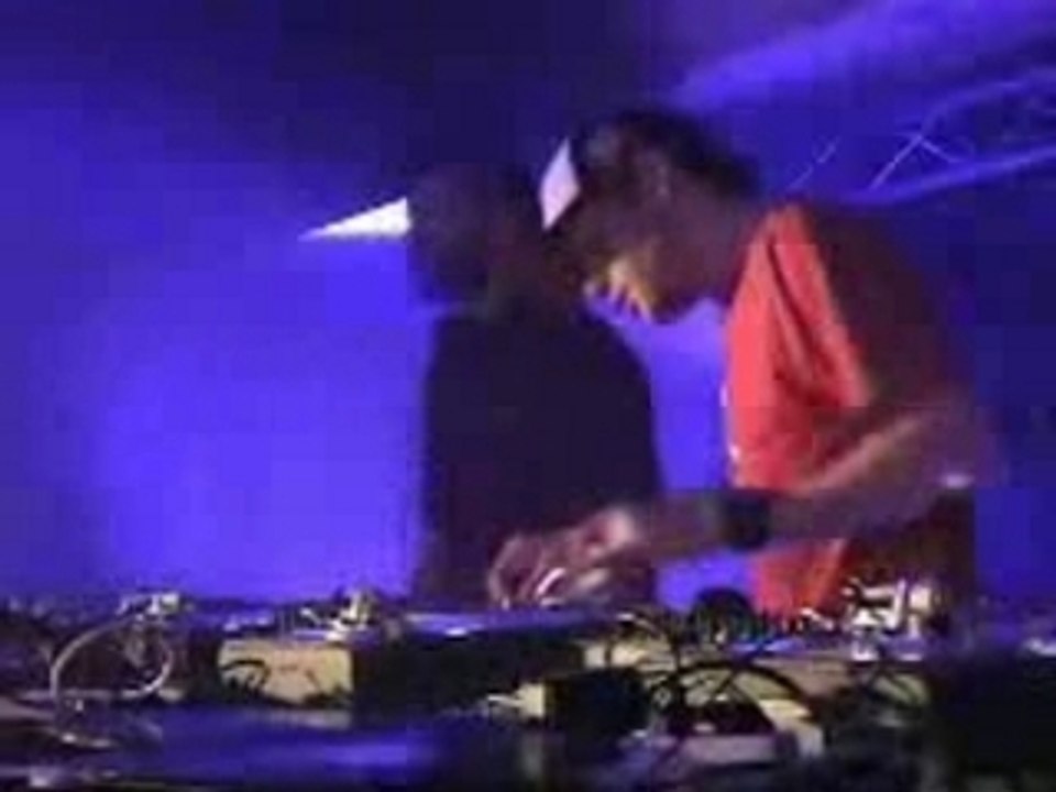 Birdy Nam Nam - Scratch on a TTC instrumental live à lyon