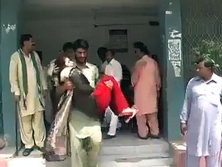 Lizard Went into The Girl's Mouth