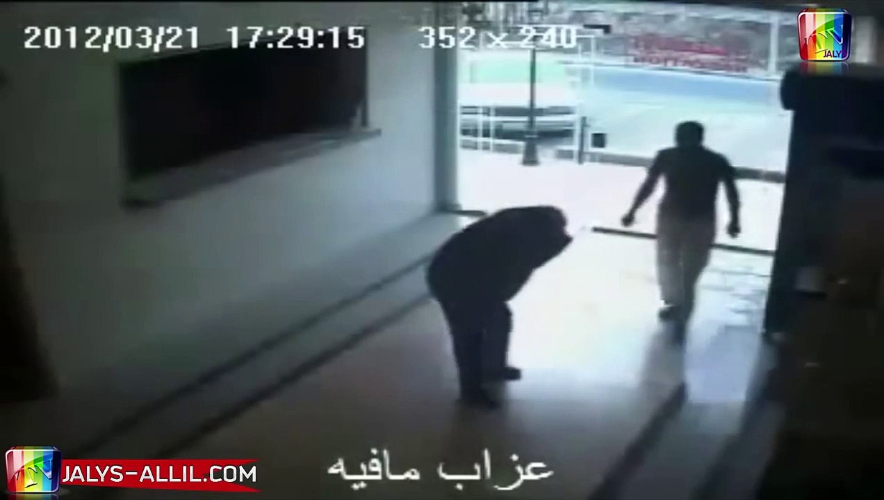 شاب يعتدي على عامل في منطقة الباحة منتديات فيض السحاب