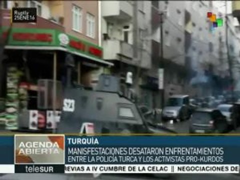 Policía de Turquía reprime en Estambul a civiles pro kurdos