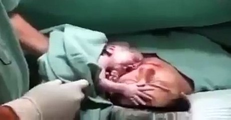 The moment when the newborn baby does not accept in any way be detached from the mother!