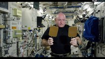 Scott Kelly joue au tennis de table dans l'espace