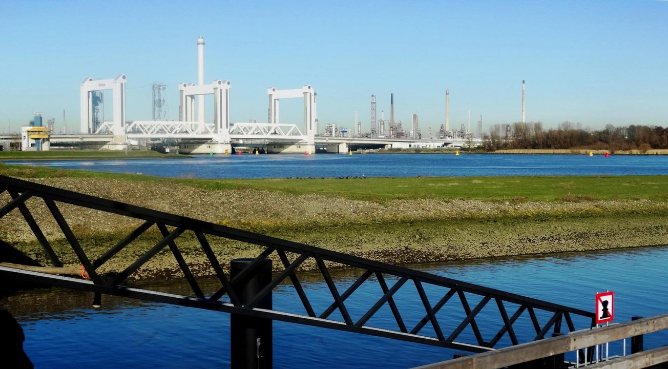 Renovatie Voornse Sluis 3 - Vertraging door meerwerk / Spijkenisse 2016