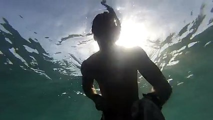 Diver risks one-breath swim through deep underwater tunnel