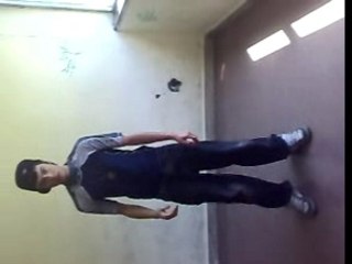 serek alle prese col suo cappello....