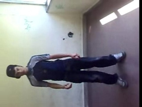 serek alle prese col suo cappello....