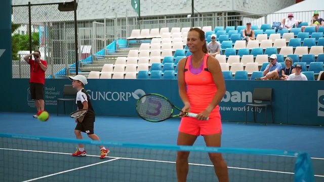 Varvara Lepchenko shares her skills with some Hot Shot kids | Brisbane International 2016