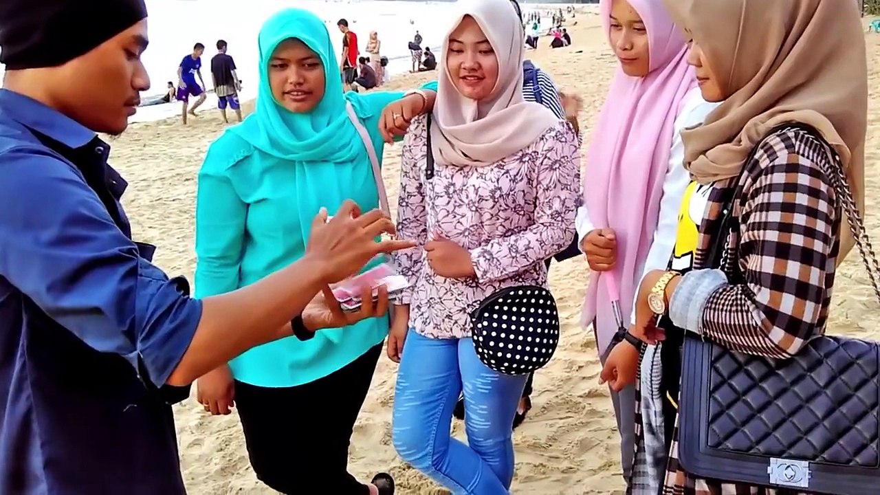 Street Magic with The Girls