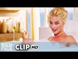 LA GRANDE SCOMMESSA - Margot Robbie sexy in una vasca da bagno [HD]