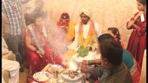 Color y tradición en una boda masiva de la minoría hindú de Karachi