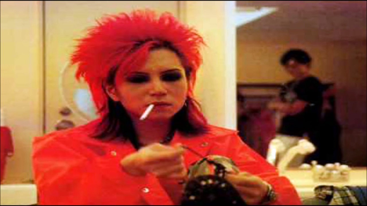 hide - Dailymotion Video