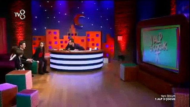 Mesut Özil ve Acun Ilıcalı'nın kızları TV8'de 1 Alp 3 Çocuk programının konuğu