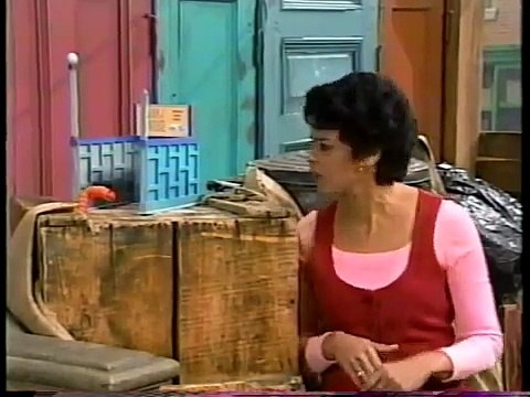 Sesame Street - Slimey\'s Errands, Zoe & \ Wet Paint\