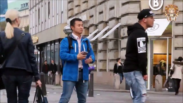 واحد ألماني عمل كاميرا كاشي ياخي طاح مع زوز توانسة شوف آش عملولوا هههههه