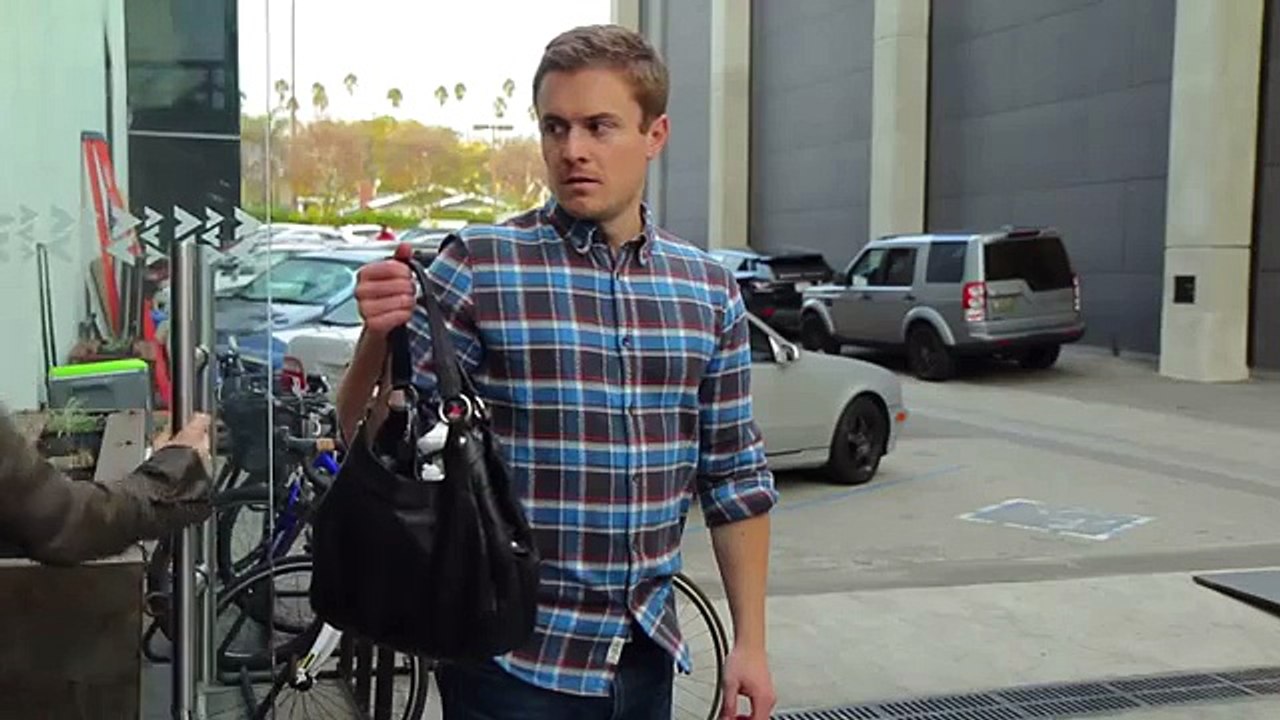 When Your Boyfriend Holds Your Purse (World Music 720p)