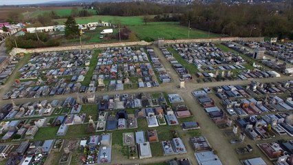 AUVERS SUR OISE EGLISE ET CIMETIERE DRONE