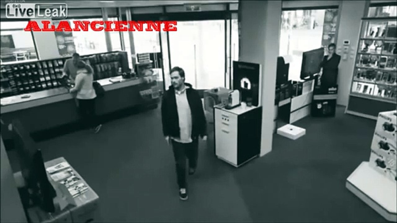 un voleur trop fort drole funny video ..comment voler une tv écran plat