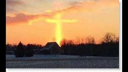 Le ciel du Michigan illuminé par une croix géante lors d'un lever de soleil ?