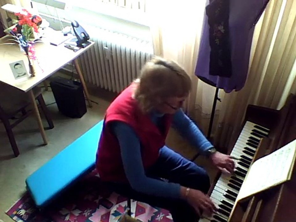 Cher Pascal, ici une petite salutation de musique pour te. Ta maman de Berlin.