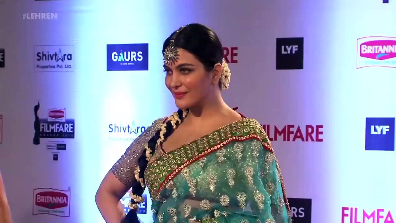 Actresses Cl@v@! Show At Filmfare Red Carpet 2016  Kajal Agarwal  Taapsee Pannu