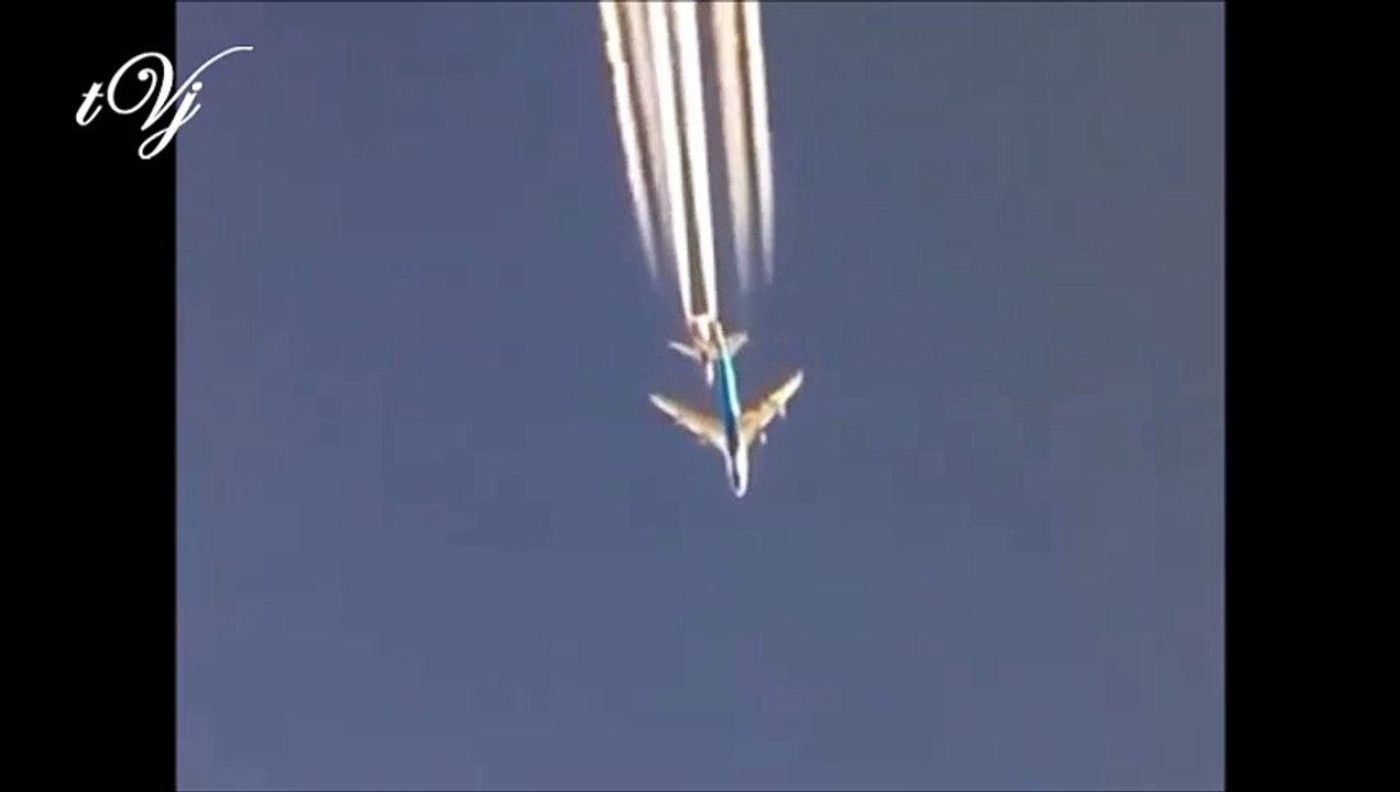 Boeing 747 taking over 737